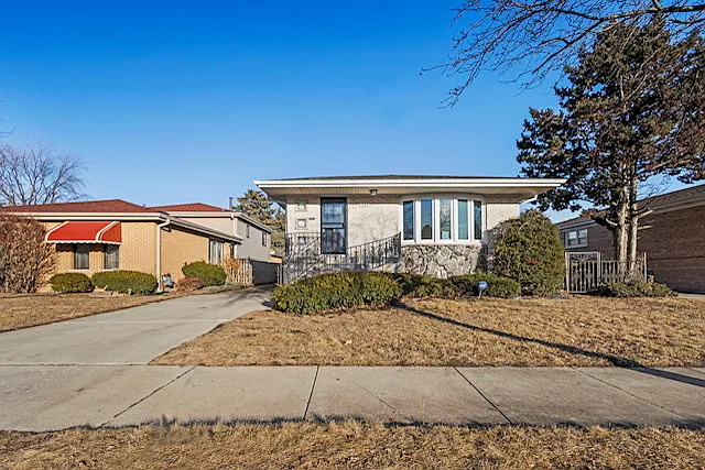 533 Escanaba Ave photo 1