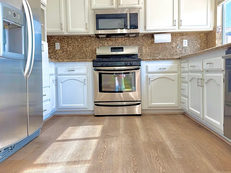 1066 Sandalwood Ln — Photo 11