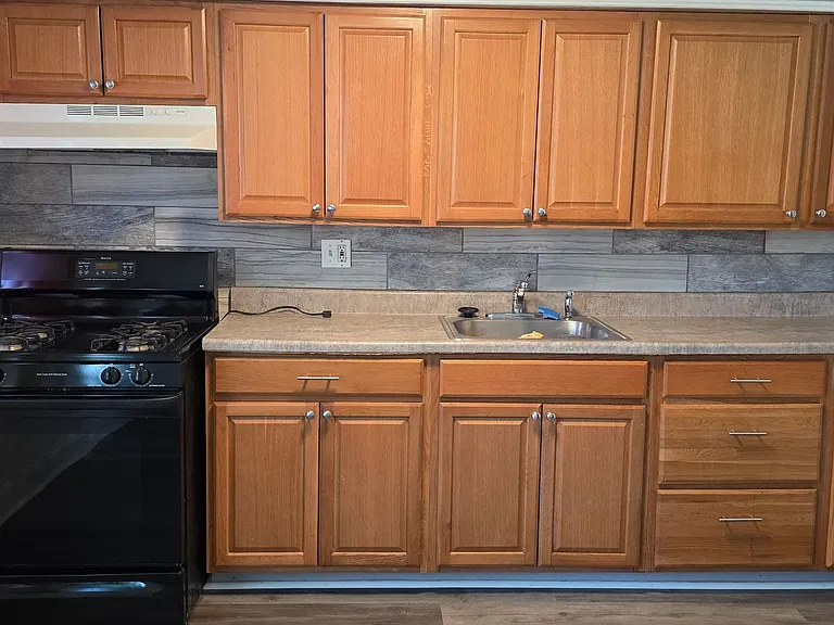 1624 Lyle Ct — Photo 6