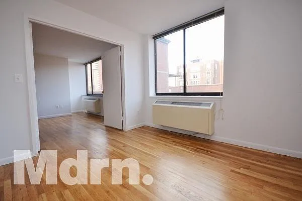 Rented by Mdrn Residential | media 20