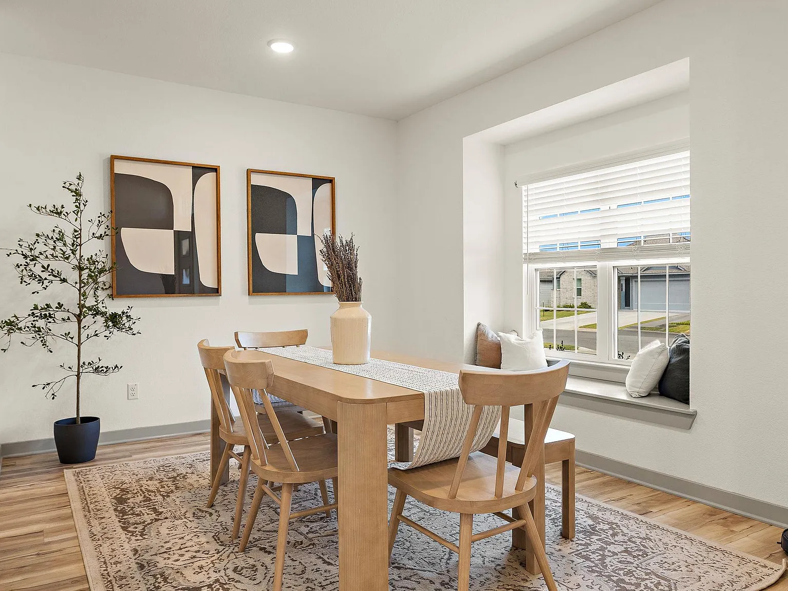 3 bed, 2.0 bath, 1661 sqft, $1,900 — Photo 3