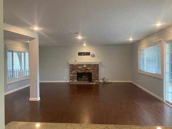 4th image of 808 E Van Bibber Ave