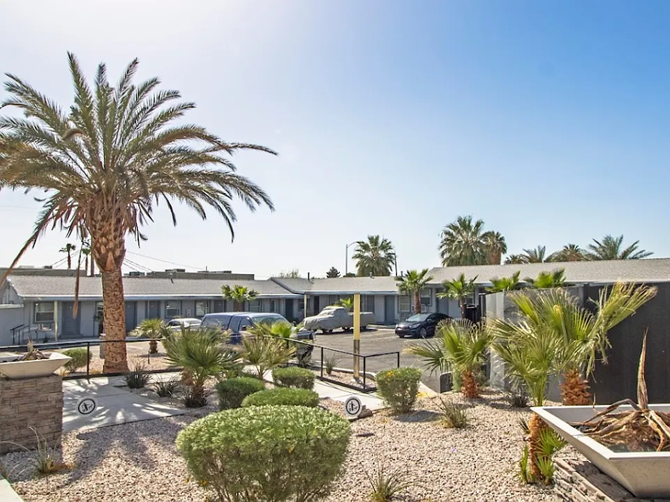 1401 E Carson Ave #11