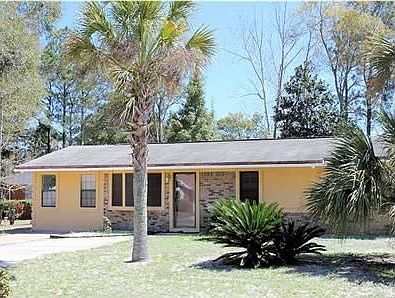 Great home located near Eglin Air force base, Hulbert field, shopping, schools