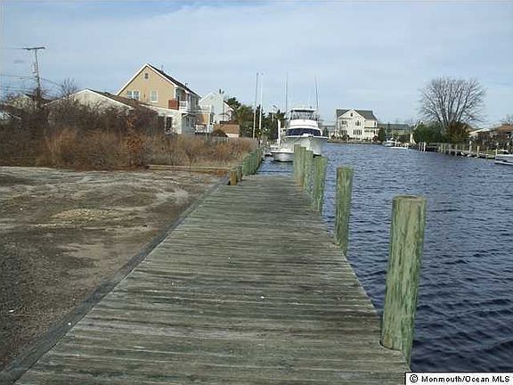 3rd image of 601 Southend Avenue