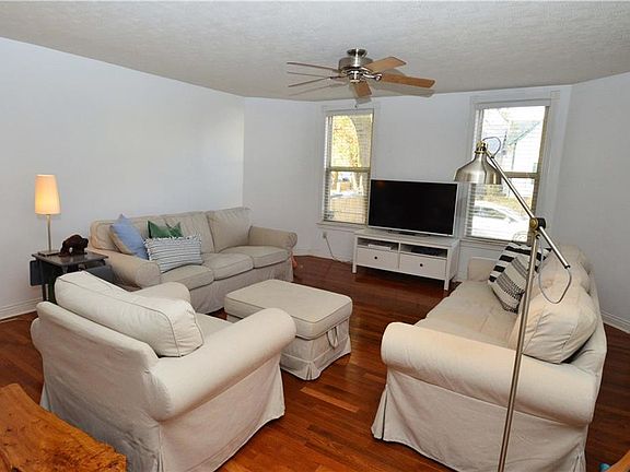 3rd image of 1329 E Hoyt Ave