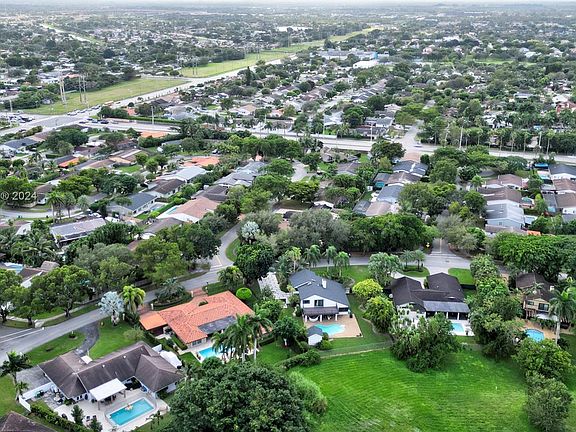 3rd image of 12801 S Calusa Club Dr