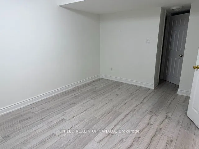 8 Hearthstone Cres #BASEMENT — Photo 16