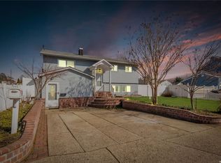 275 Madison Ave, Brentwood, NY 11717