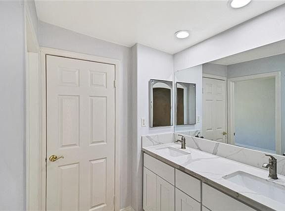 2nd image of 4911 Marion Ave