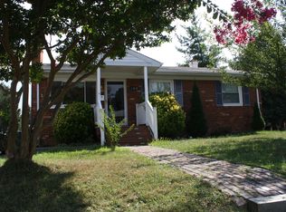 102 Runyon Ct, Manassas Park, VA 20111