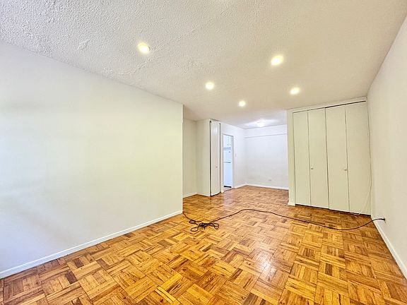 4th image of 144-02 Barclay Ave #1F