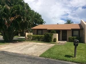 1st image of 11 Knightsbridge Ln