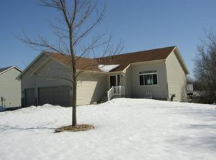 621 Knollwood St W, Annandale, MN 55302