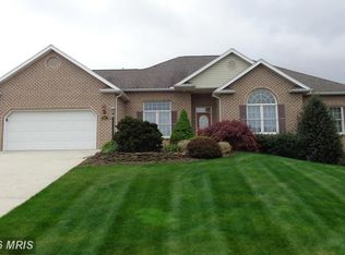 6332 Medina Ridge Dr, Fayetteville, PA 17222
