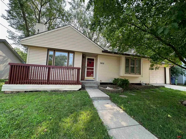 9717 Oak Ridge Dr, Bellevue, NE 68123