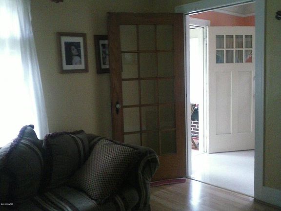 3rd image of 1045 Joosten St SW