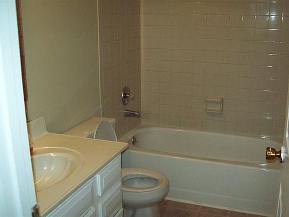 5th image of 4049 Bennett Dr