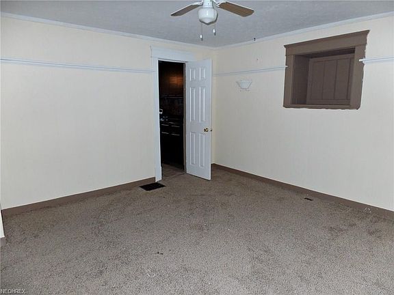 5th image of 46383 Wyoming Ave