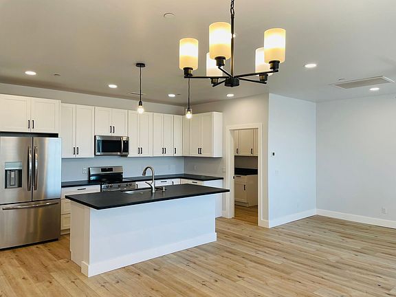 3rd image of 17 N Alamos Dr Unit A