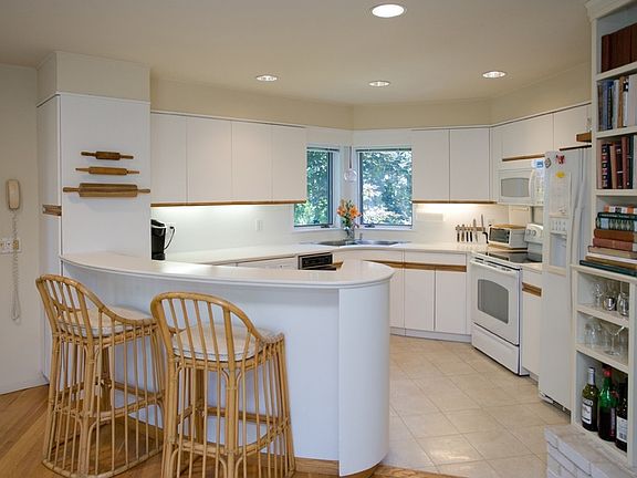 5th image of 63 McGregor Dr