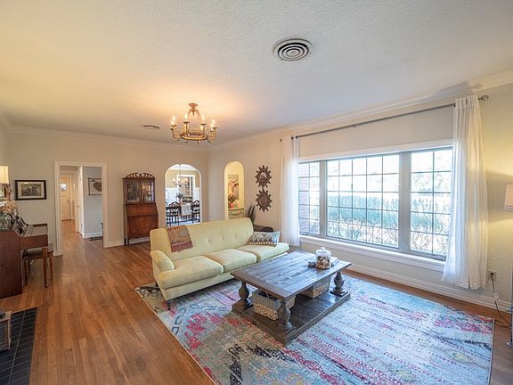 5th image of 1301 W Missouri Ave