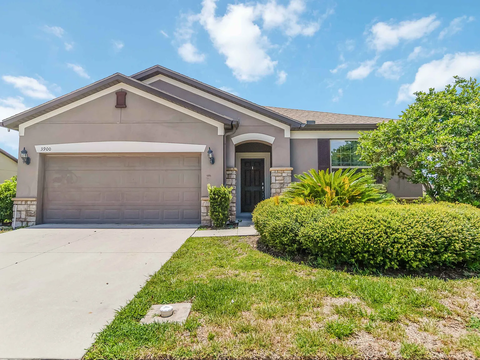 3 bed, 2144 sqft, $2,340 — Photo 1