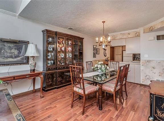 5th image of 1422 Greenbriar Dr