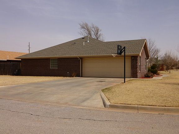 4th image of 107 Elmwood Cir