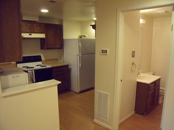 3rd image of 524 Palmtree Dr