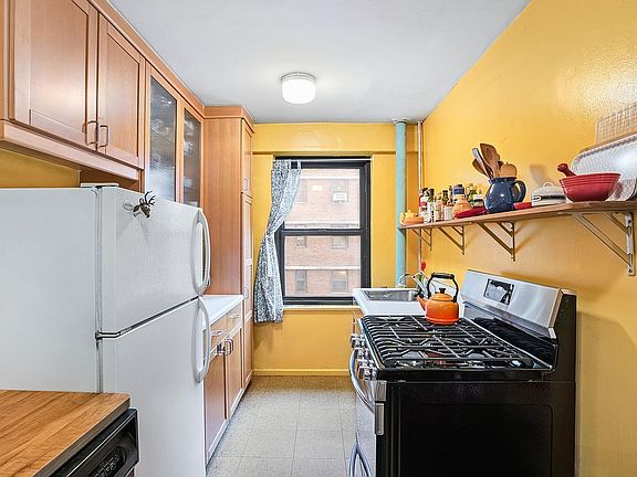4th image of 383 Grand St #L1403