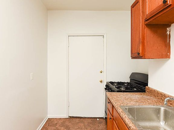 3rd image of 929 W Sunnyside Ave #N2