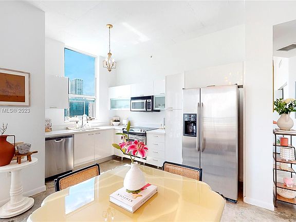 5th image of 133 NE 2nd Ave APT 1019