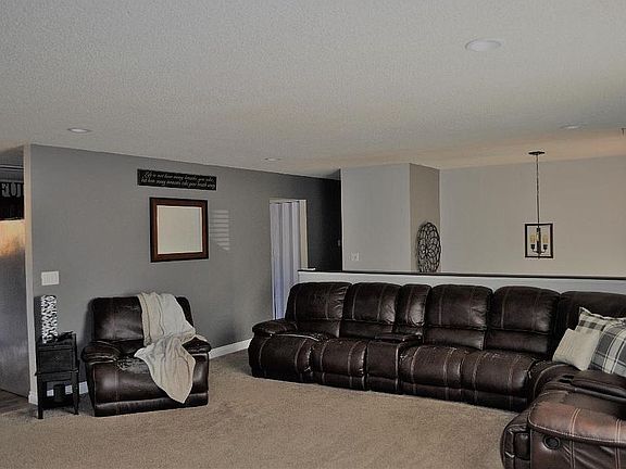 4th image of 923 Vine Ave