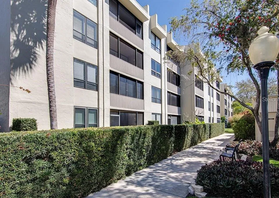 2615 Cove Cay Dr #205