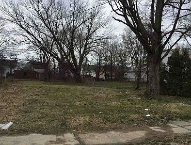 2nd image of 1000 Woodview Rd