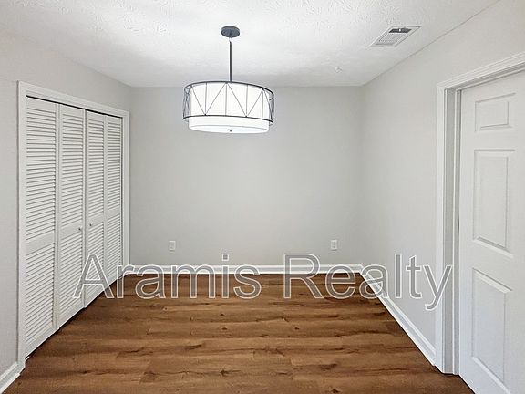 5th image of 509 Whitehall Ln #1