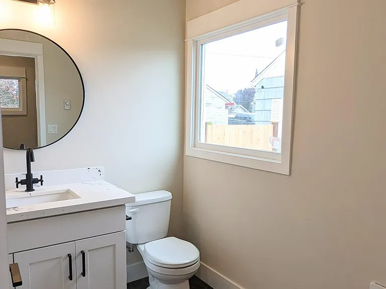 Guest bath, all windows include blinds