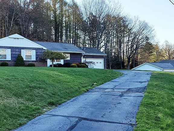 2nd image of 61 Huckleberry Cir