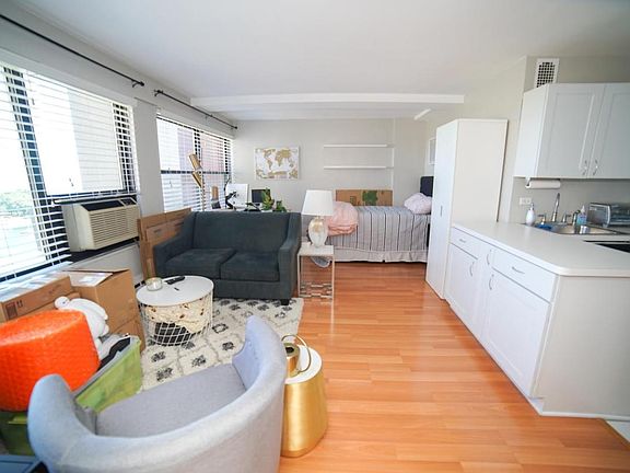 3rd image of 3410 N Lake Shore Dr APT 12C