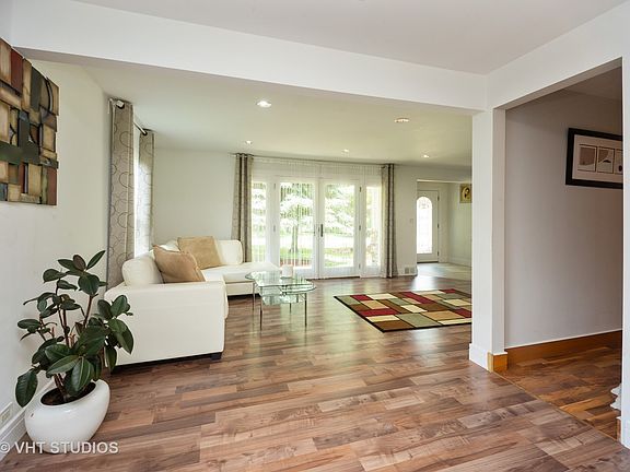 4th image of 126 E Bonnie Brae Ave