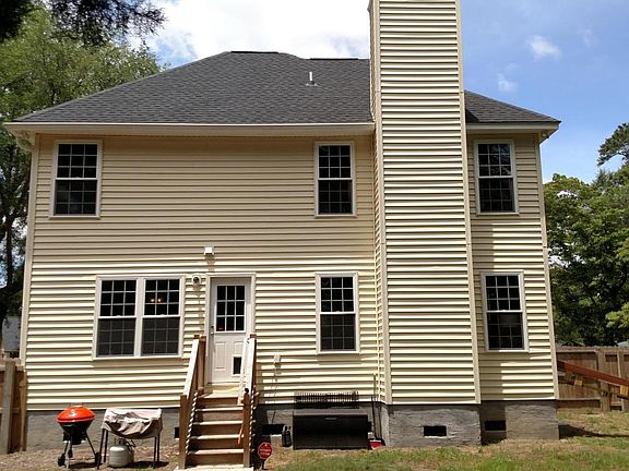 3rd image of 462 Parkdale Dr