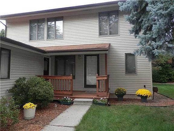2nd image of 1039 E Touraine Ave