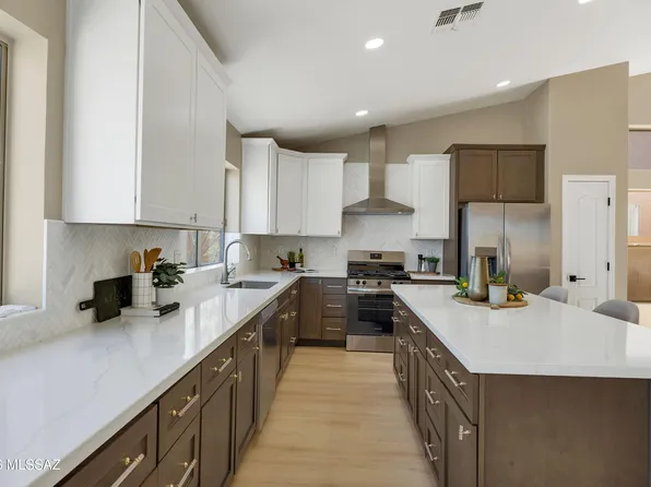 8470 N Redstone Pl, Tucson, AZ 85743