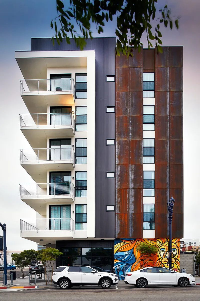 Building Photo - Comfort at the Leo