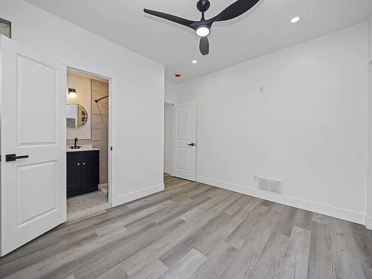 520 Smith St #1 — Photo 9