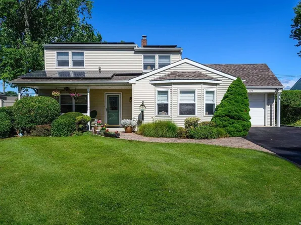 129 Swan Lane, Levittown, NY 11756