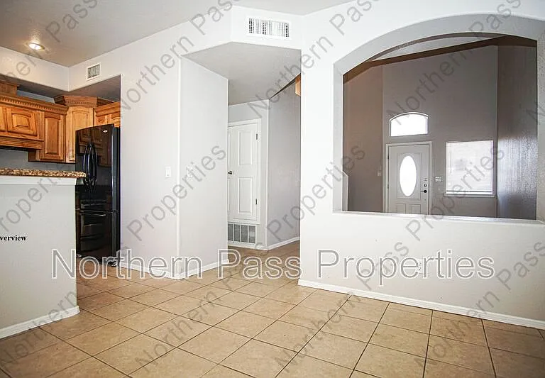 528 Green Village Ct #B — Photo 6