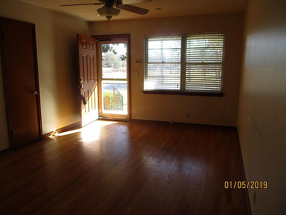 5th image of 925 W Symmes St