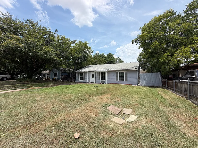 714 SW Dallas St — Photo 31